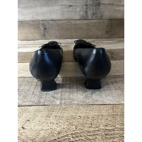 Stuart Weitzman Black Square Toe Black Low Pump with Bow Size 9 1/2 - Picture 3 of 6